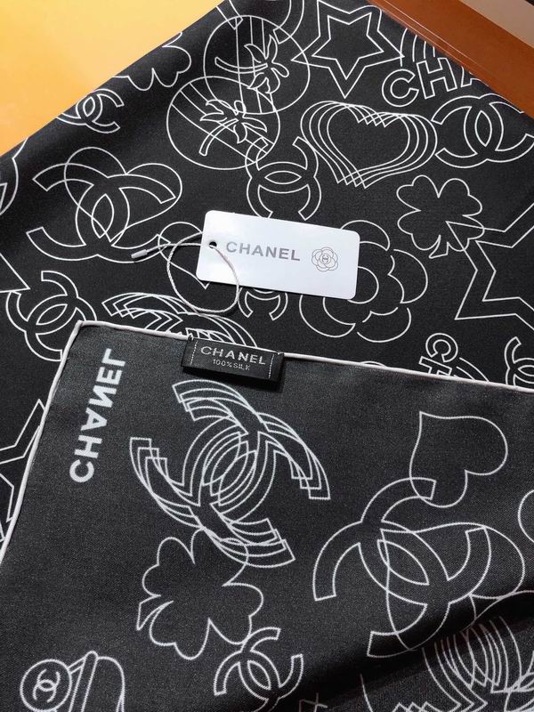 Chanel silk scarf 90X90cm E22 (1)